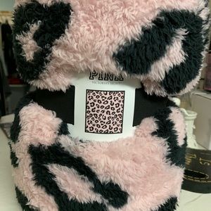 Brand new pink fleece blanket